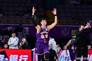 乐鱼体育登录入口-0.7秒三分压哨绝杀！CBA又现死亡绝杀：男篮天才后卫太横了！